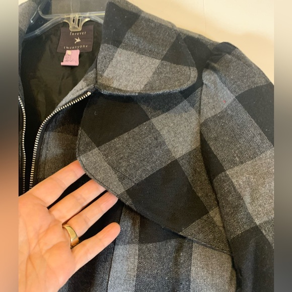 LIKE NEW Y2K FOREVER 21 WOMEN’S GRAY/BLACK PLAID CROPPED BOMBER JACKET SZ LARGE - Picture 5 of 7